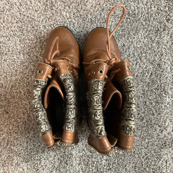 Brown boots - Picture 10 of 12